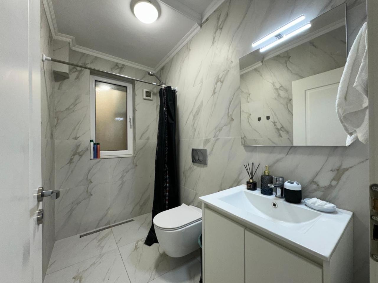 Center Luxury Rooms 티라나 외부 사진
