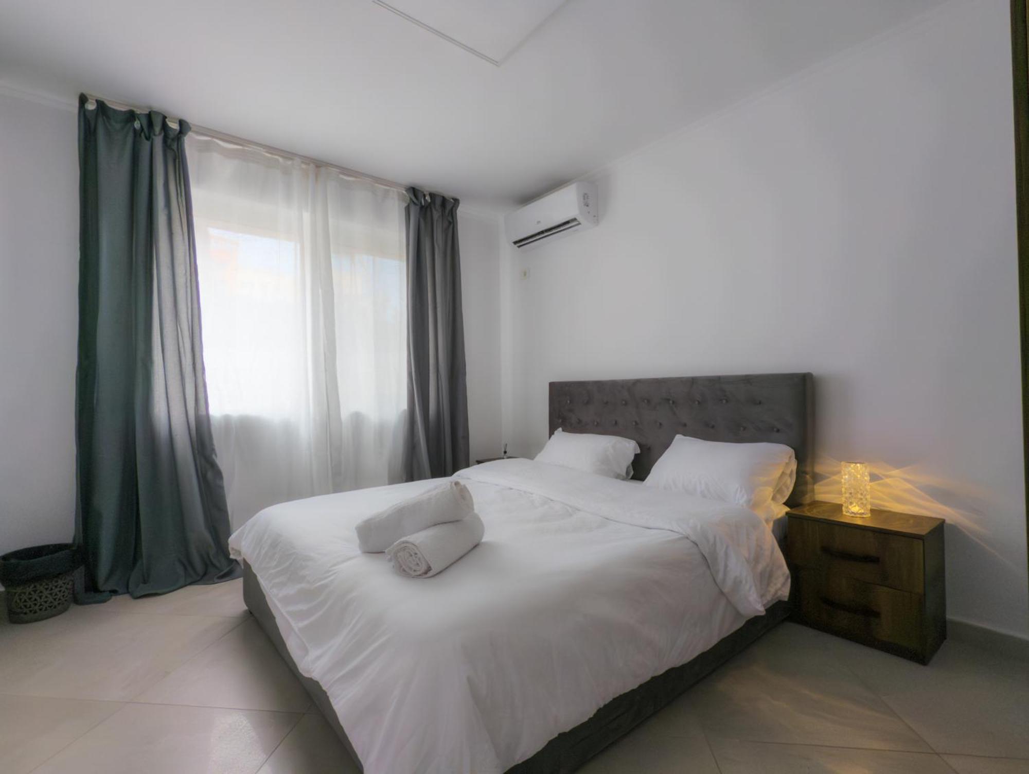 Center Luxury Rooms 티라나 외부 사진